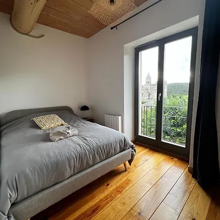 A Thousand And One Bubbles Apartment *
